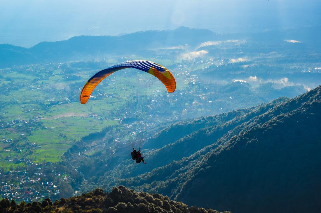 Paragliding in the land of Tibetan monasteries